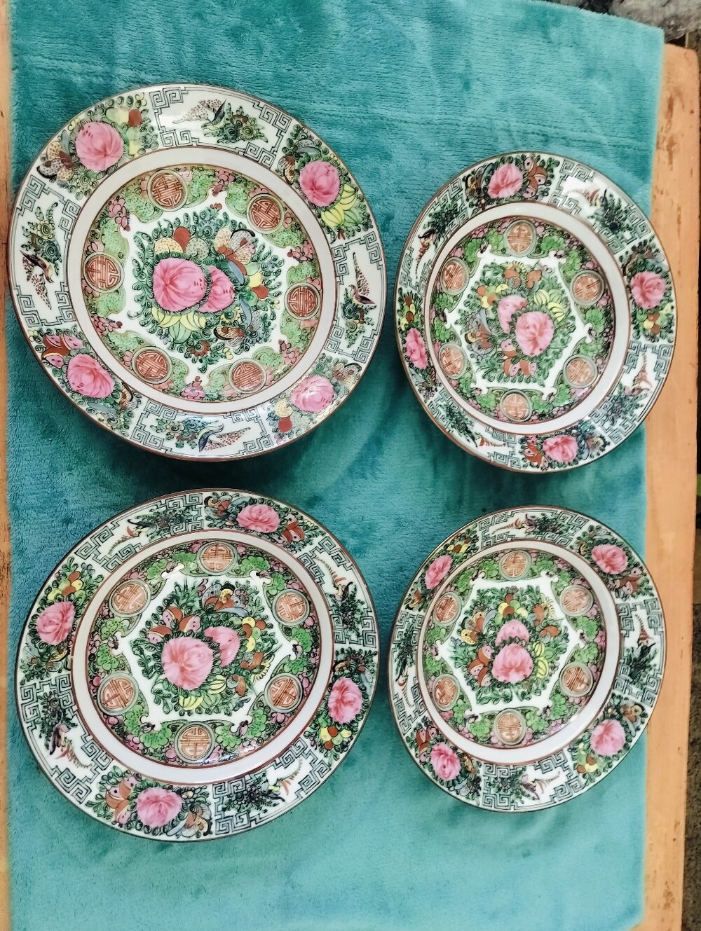4 Vintage Rose Medallion Porcelain Low Bowls / Rimmed Soup Plates, Hong Kong